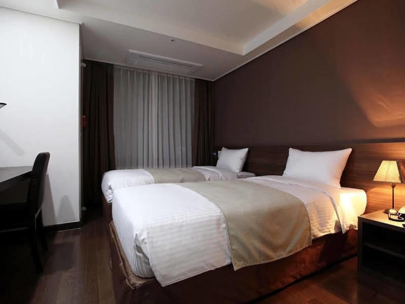 Urban Place Gangnam Seoul Bagian luar foto