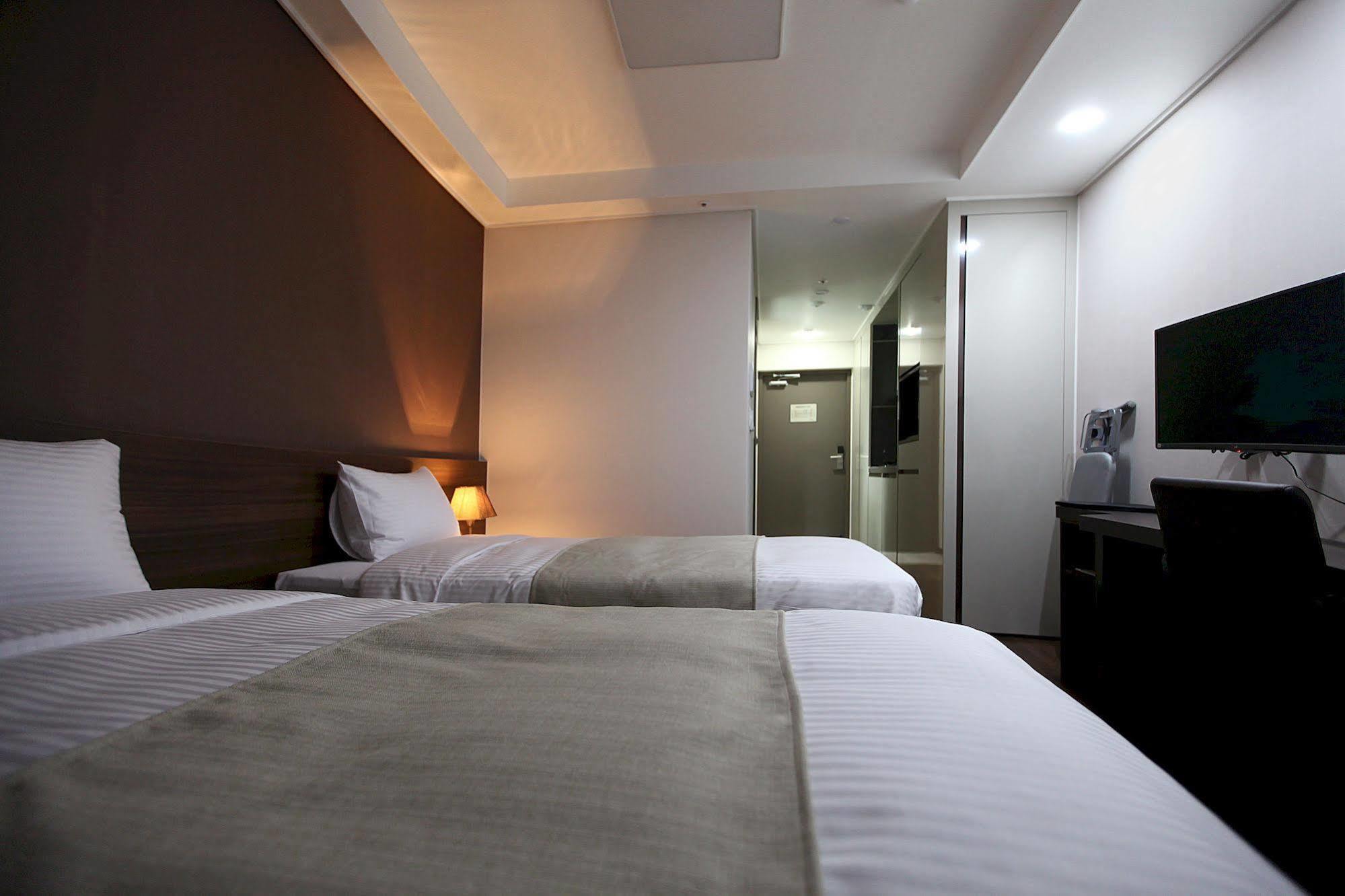 Urban Place Gangnam Seoul Bagian luar foto